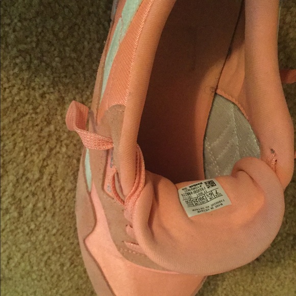 Reebok - Picture 4 of 4